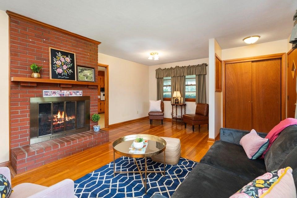 48 ROUND HILL SCHOOL RD