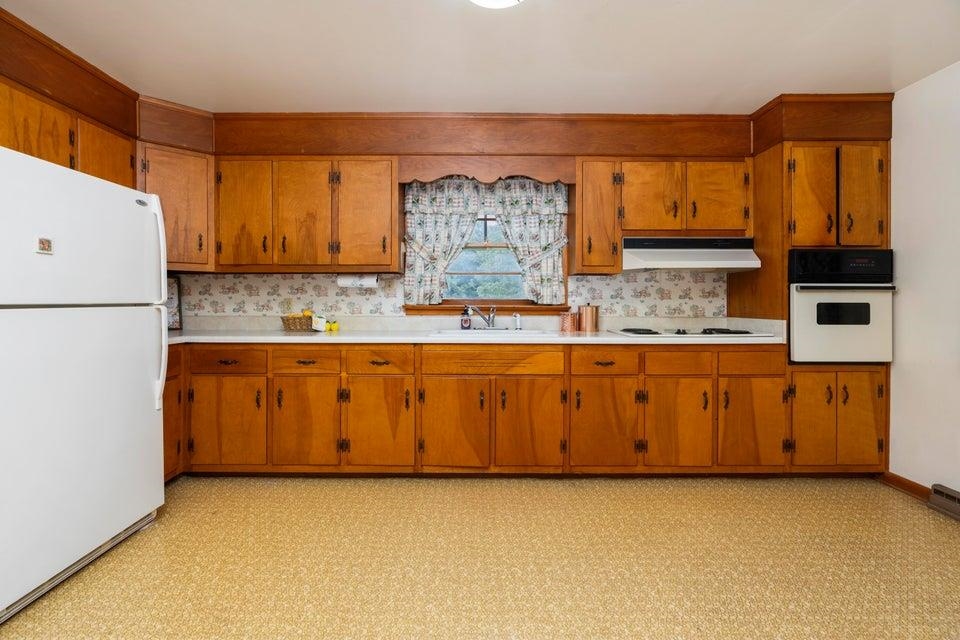 48 ROUND HILL SCHOOL RD