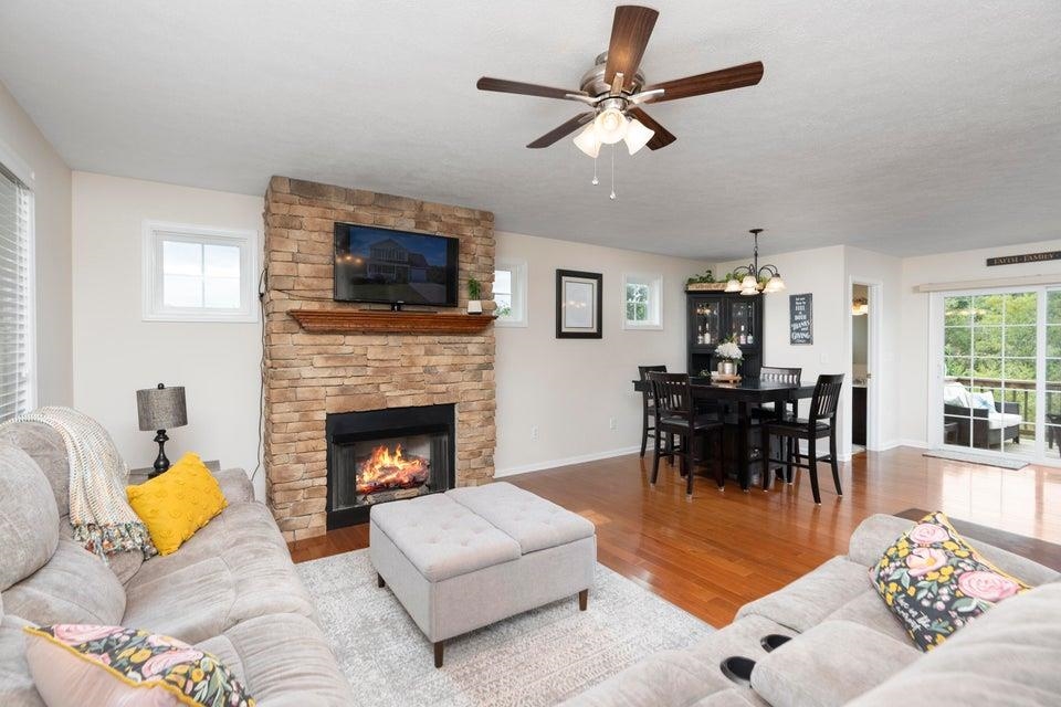 145 THOROUGHBRED CIR