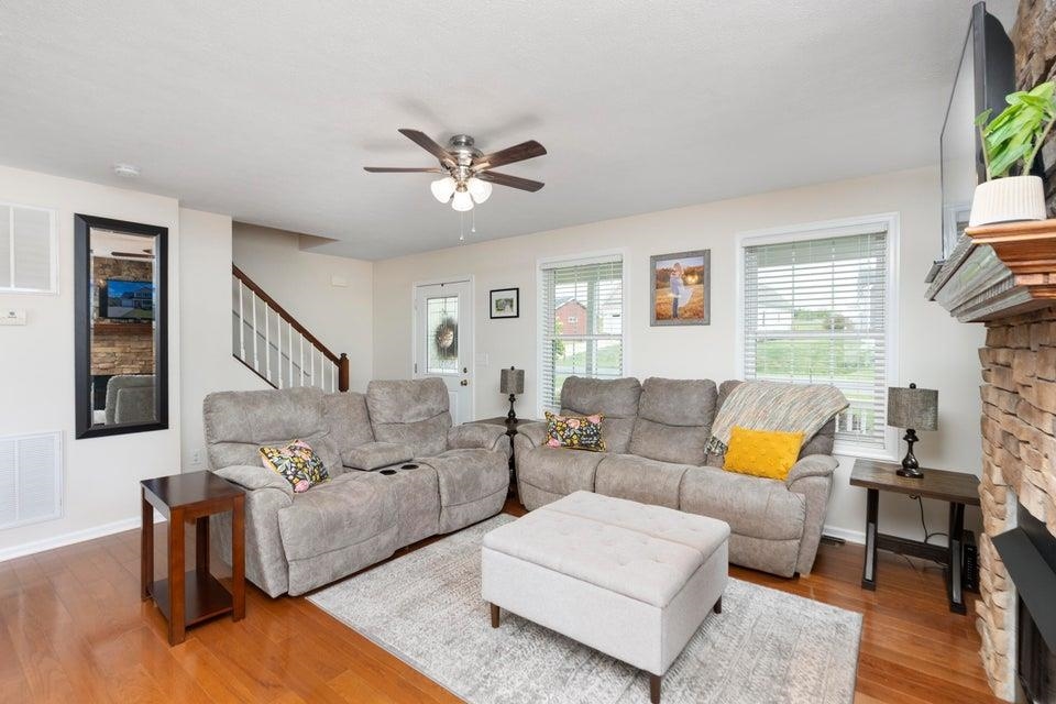 145 THOROUGHBRED CIR