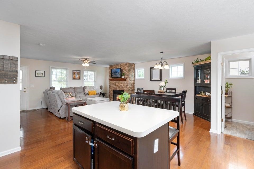 145 THOROUGHBRED CIR