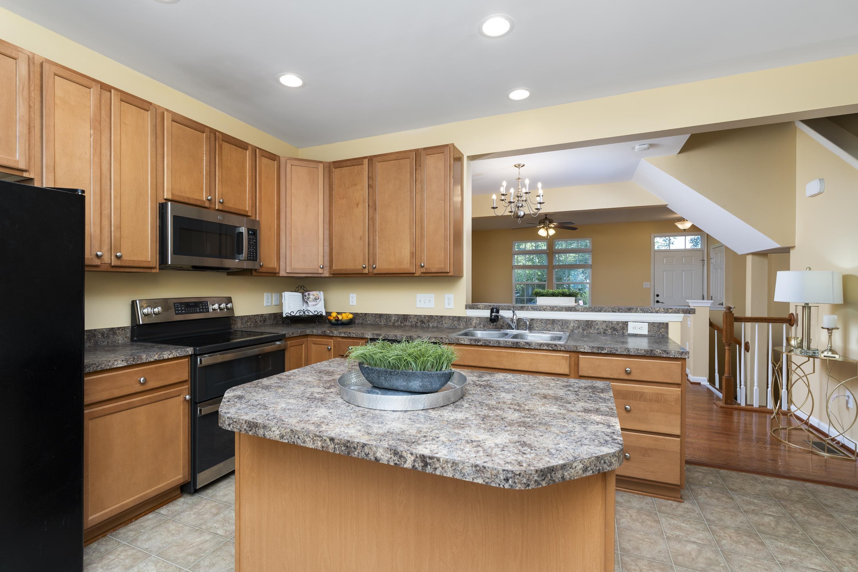 214 COLONY DR
