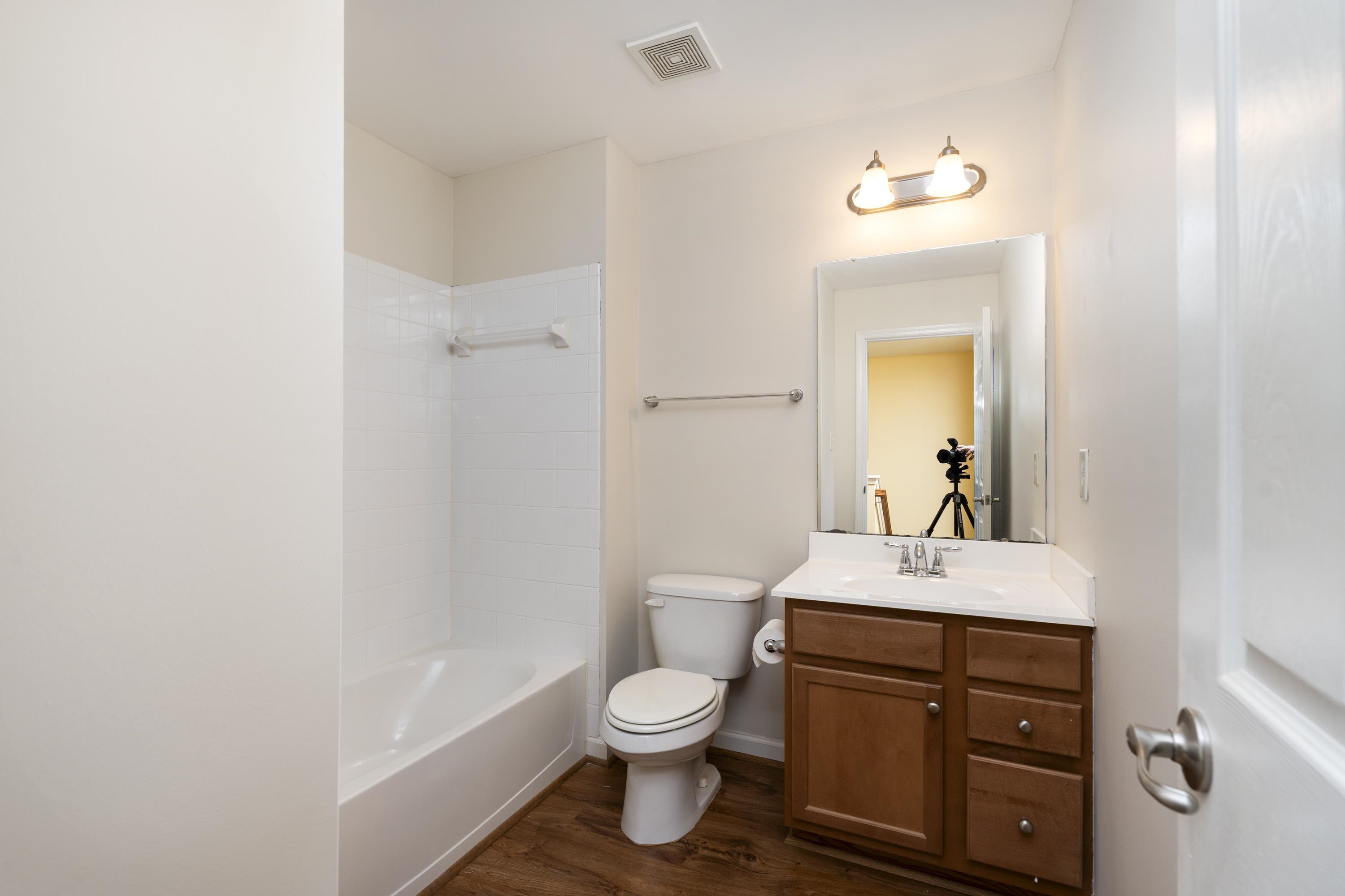 214 COLONY DR