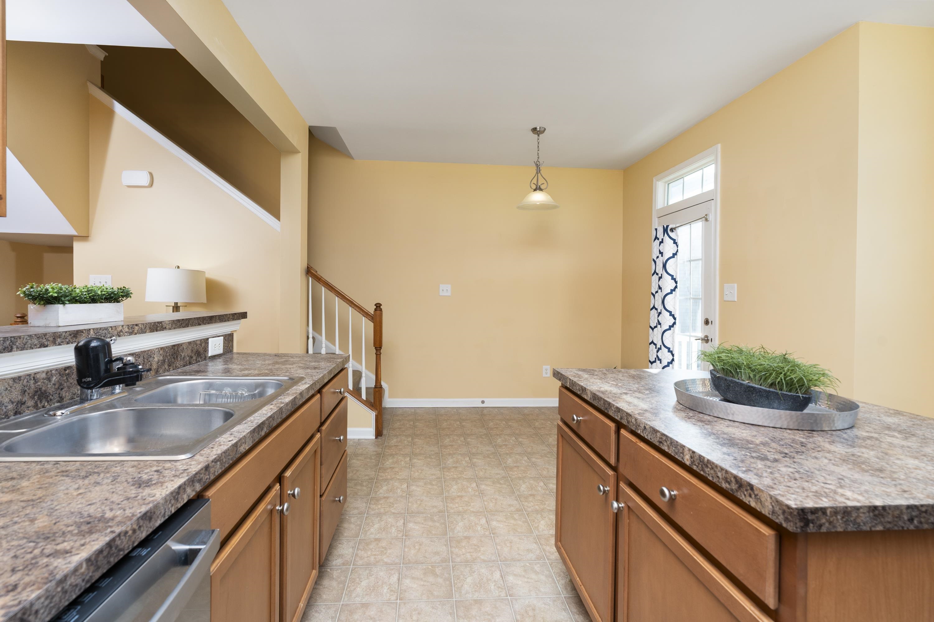 214 COLONY DR
