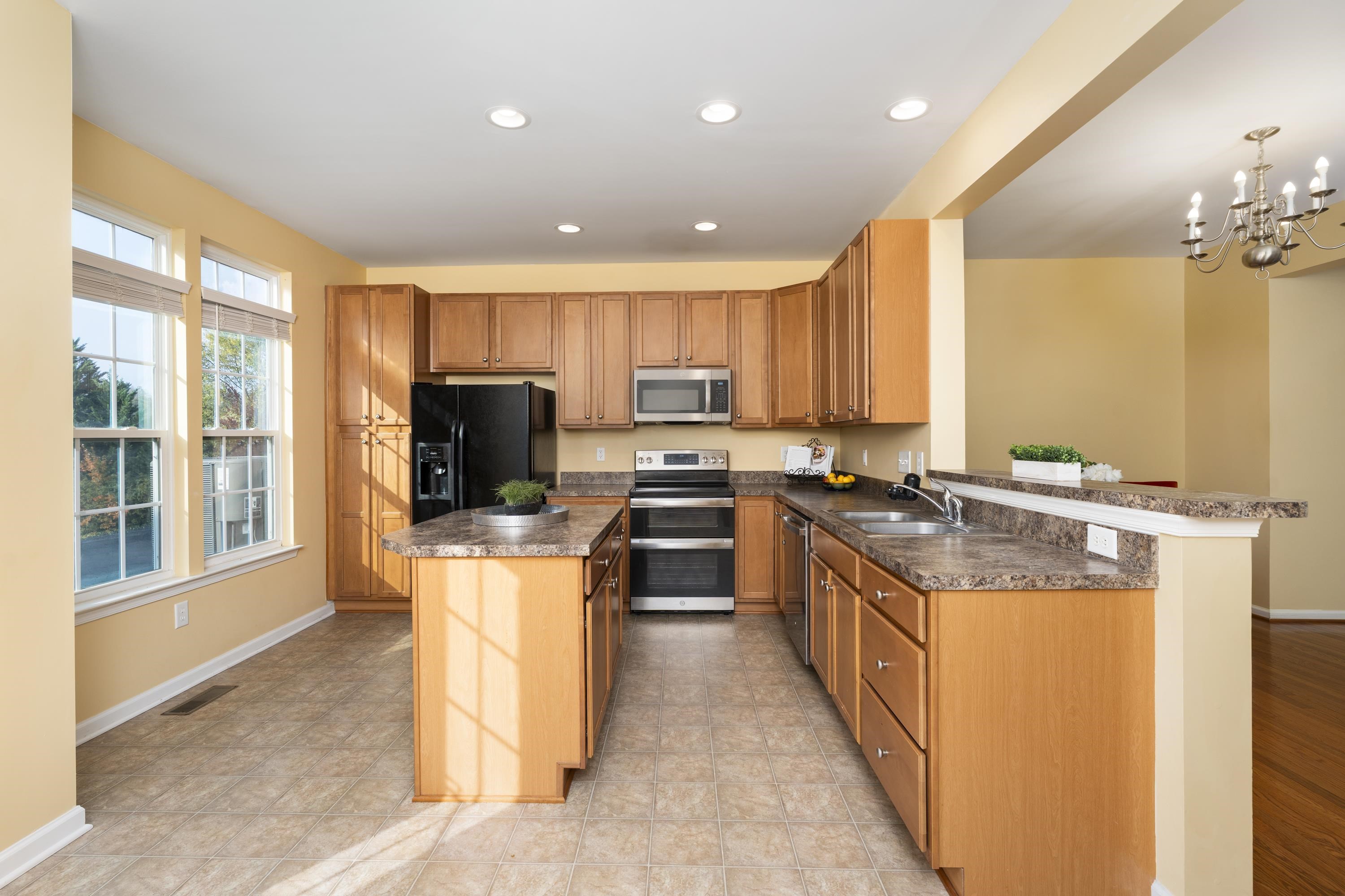 214 COLONY DR