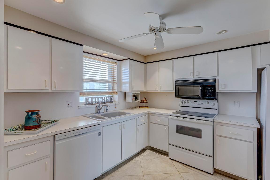 801 Lake Shore Drive Unit: 806