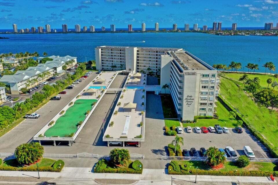 801 Lake Shore Drive Unit: 806