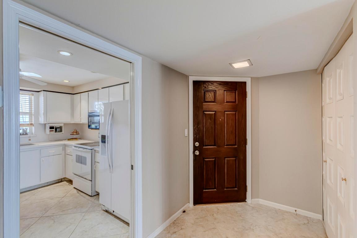 801 Lake Shore Drive Unit: 806