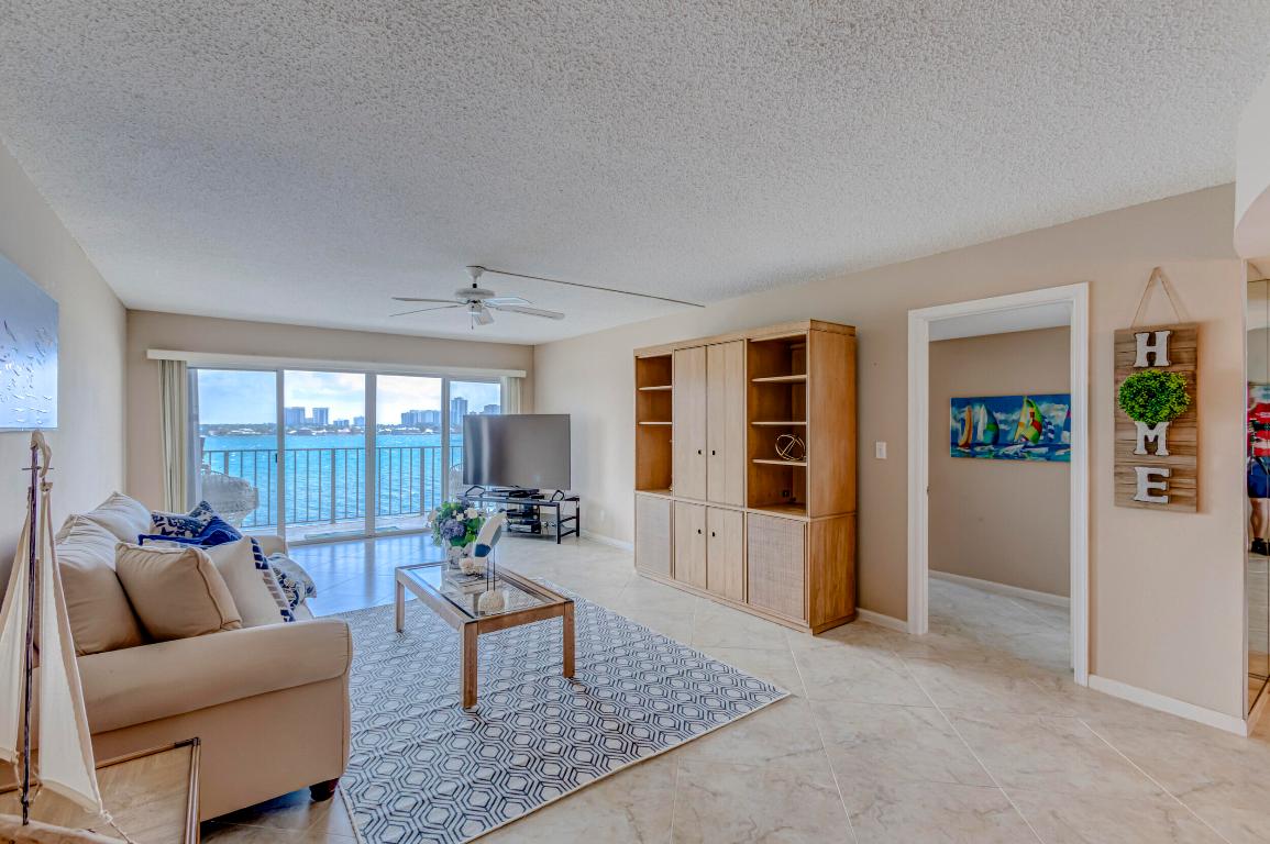 801 Lake Shore Drive Unit: 806