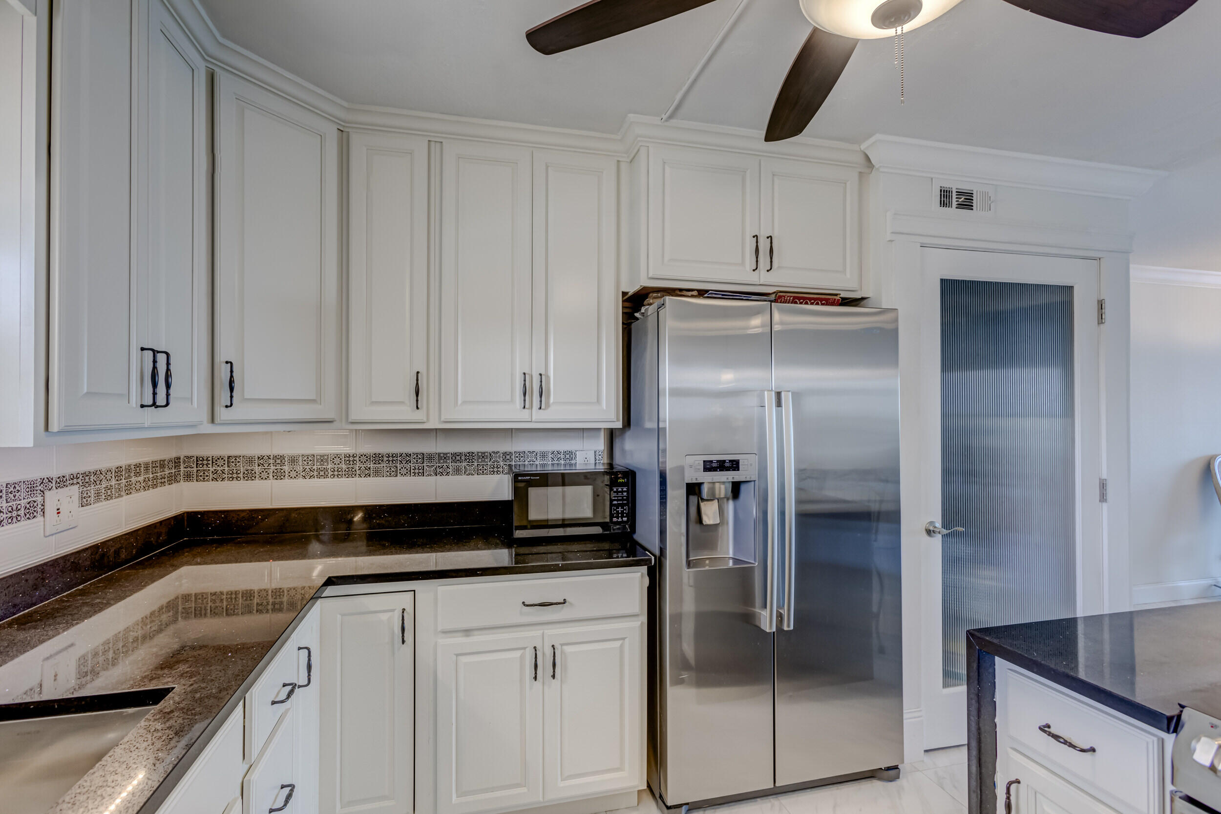 501 Lake Shore Drive Unit: 704