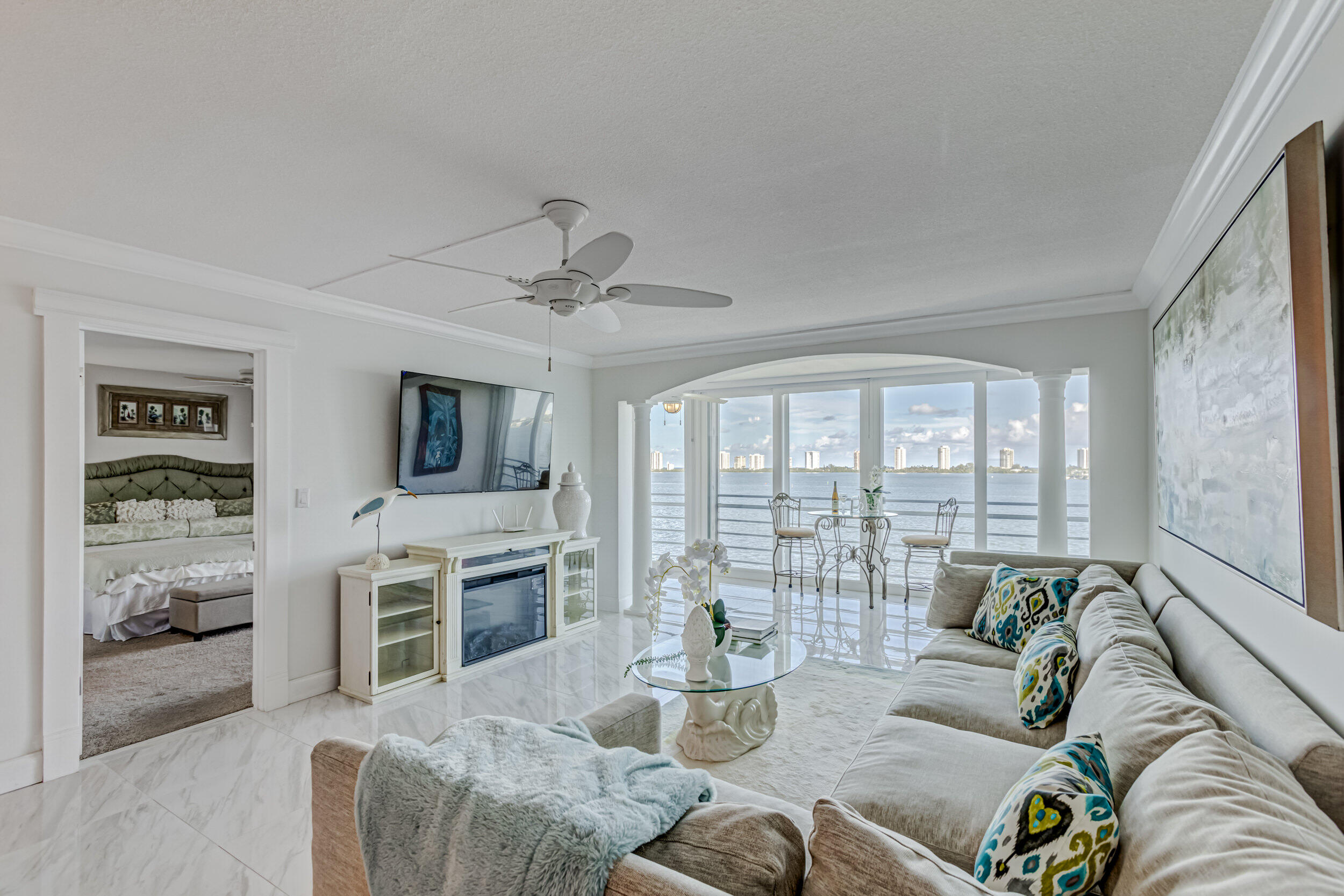 501 Lake Shore Drive Unit: 704