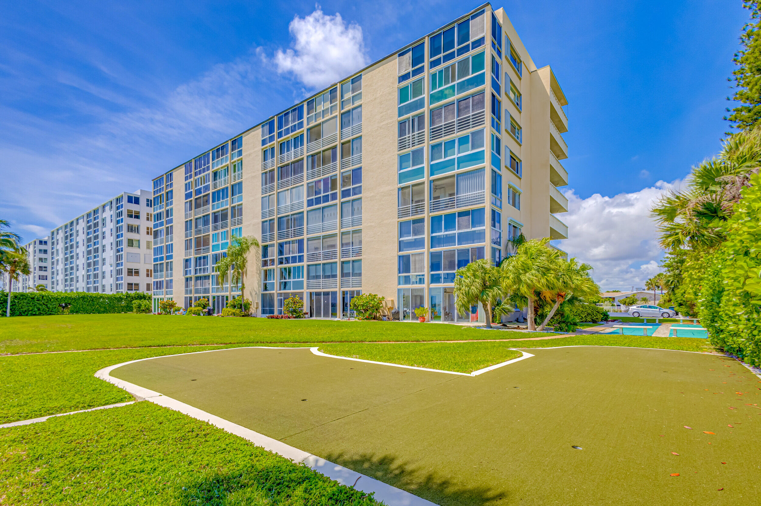 501 Lake Shore Drive Unit: 704