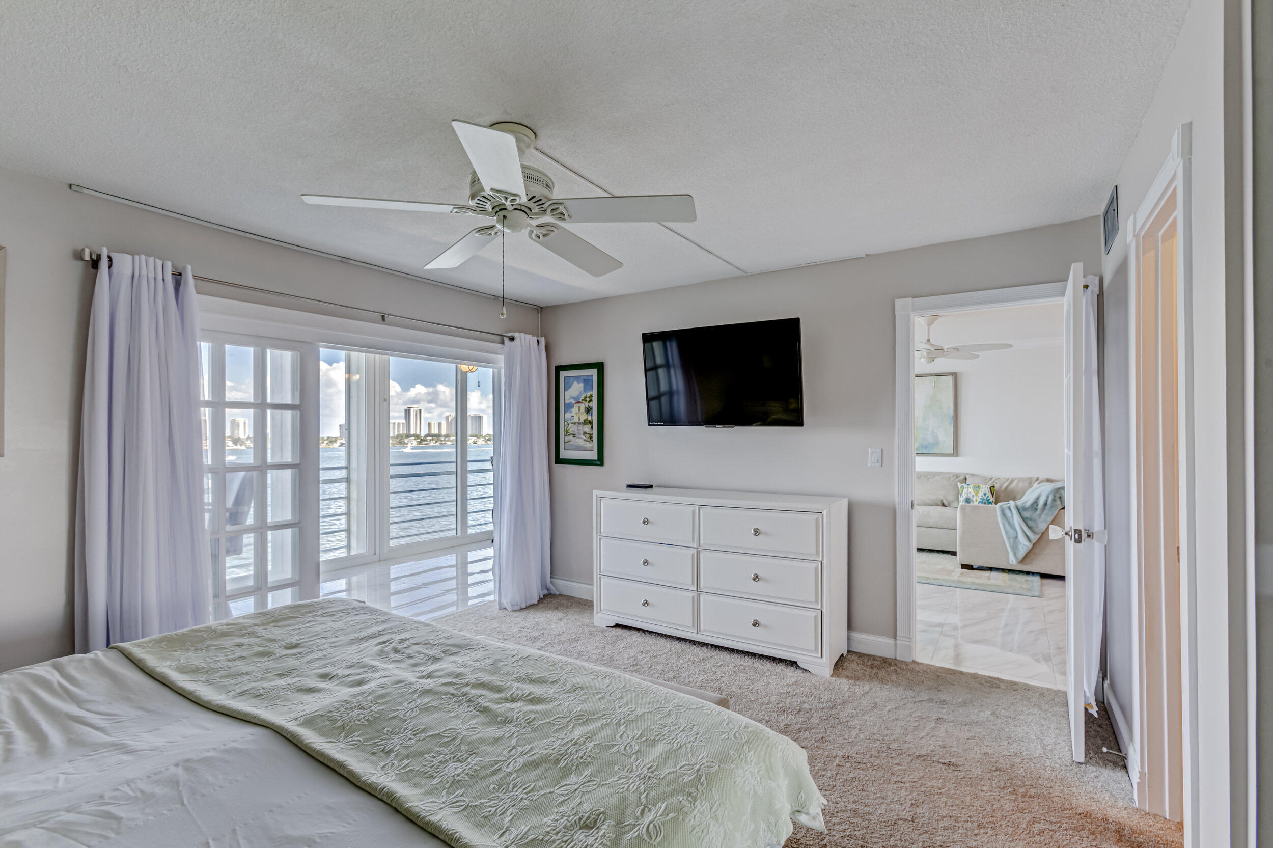 501 Lake Shore Drive Unit: 704