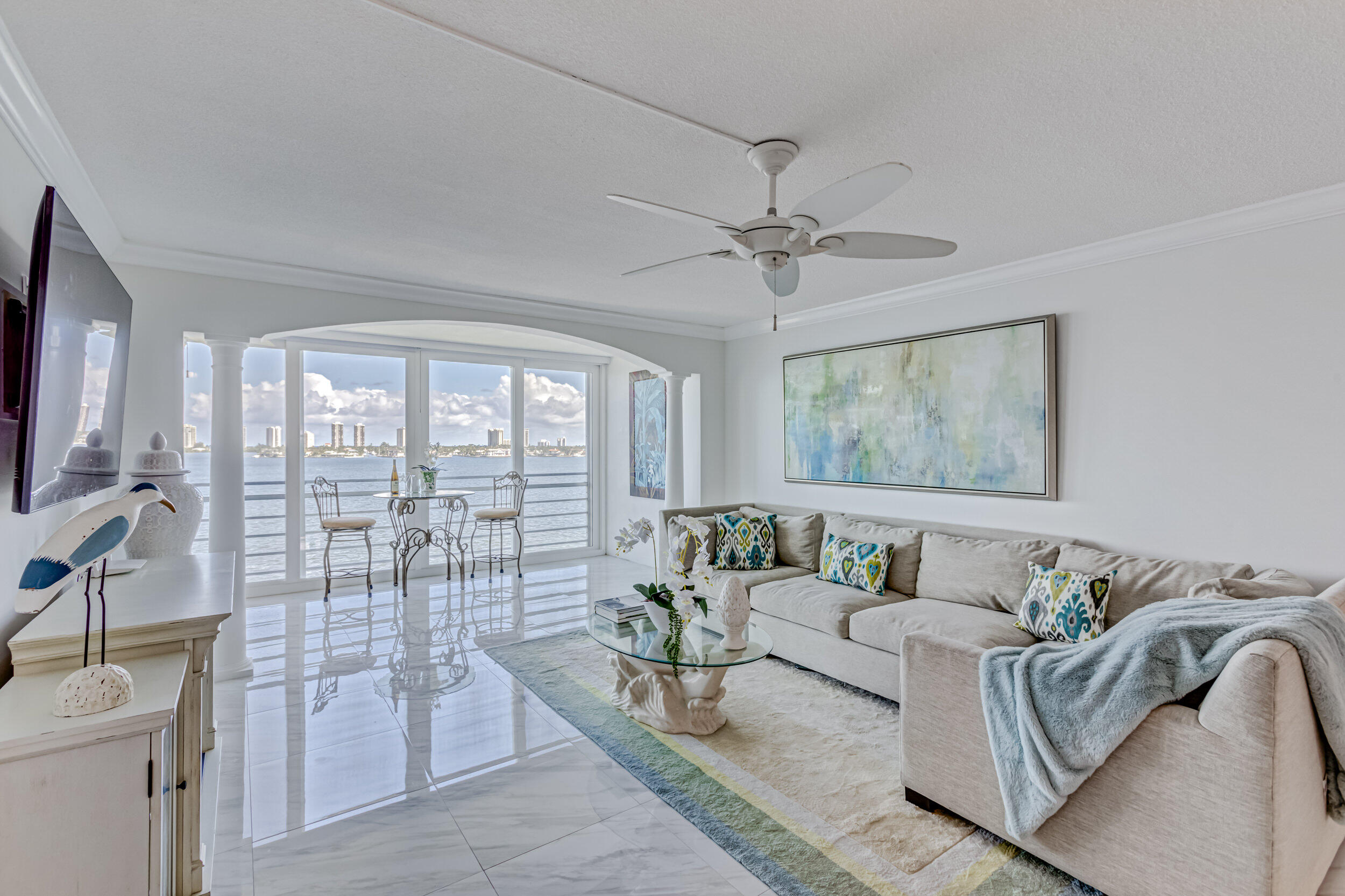 501 Lake Shore Drive Unit: 704