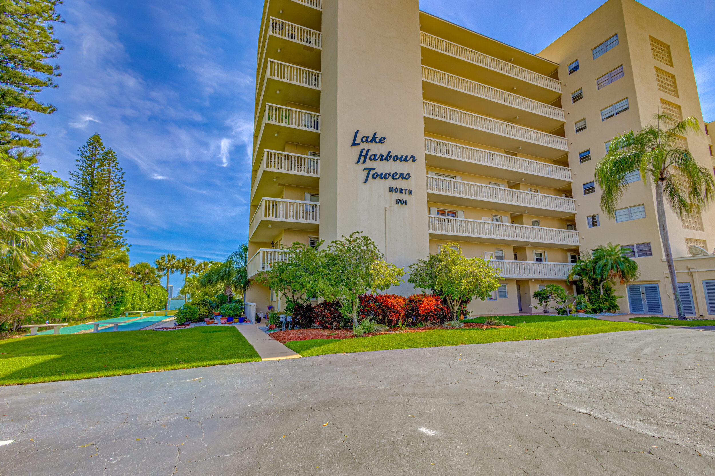 501 Lake Shore Drive Unit: 704