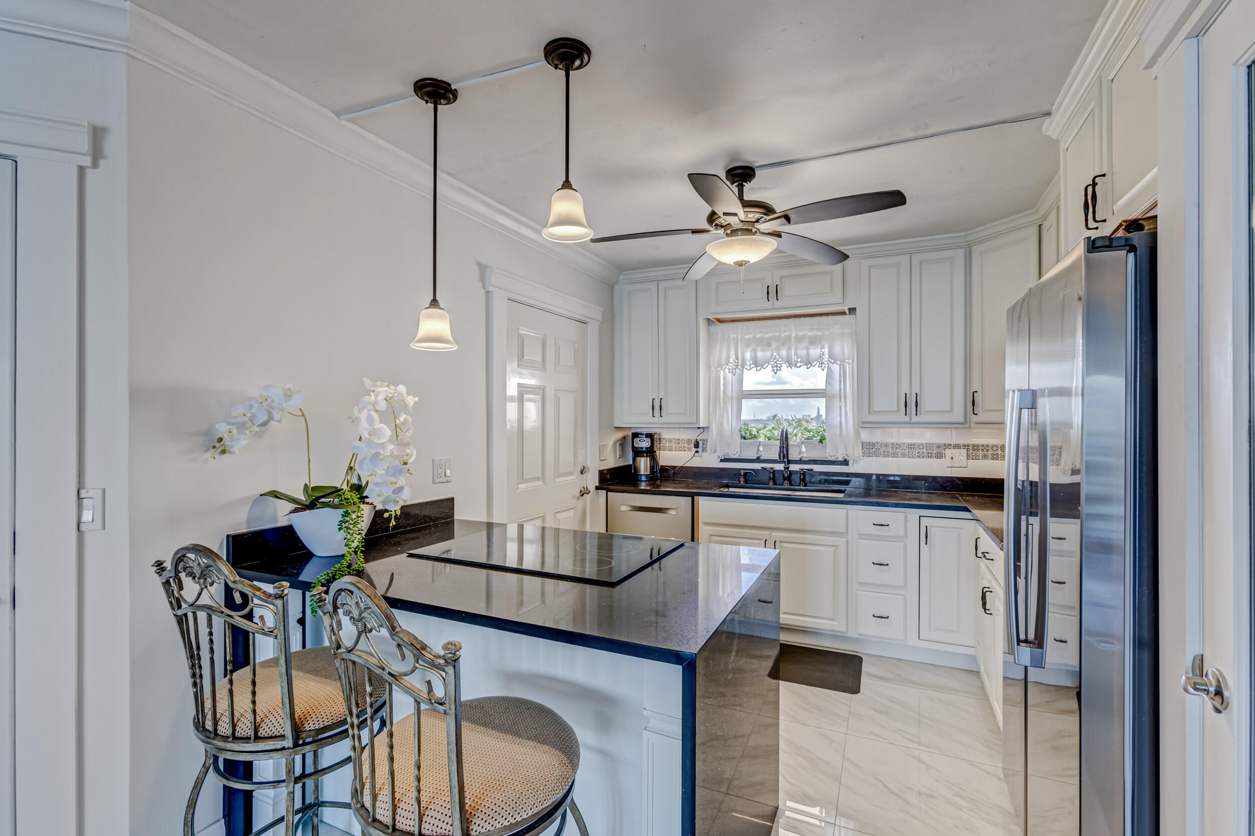 501 Lake Shore Drive Unit: 704