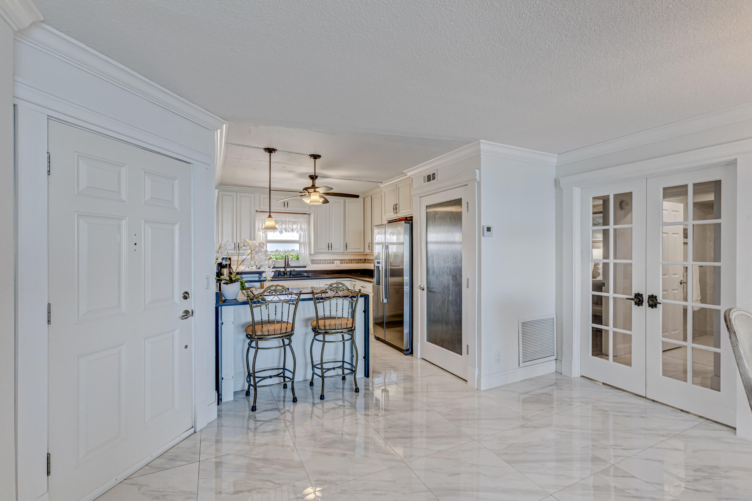 501 Lake Shore Drive Unit: 704