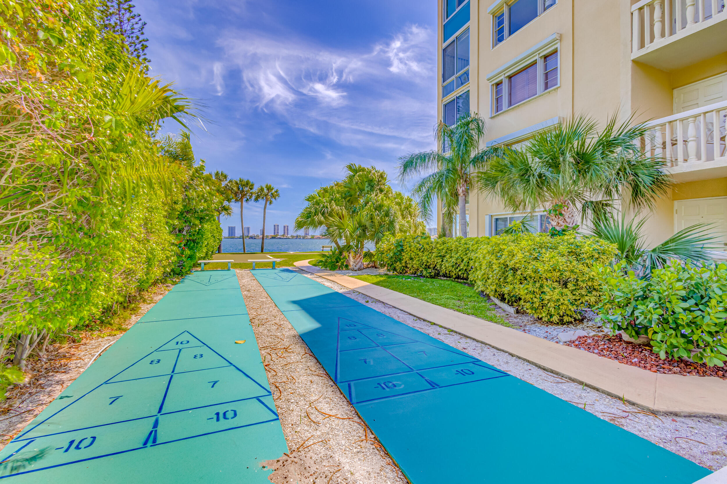 501 Lake Shore Drive Unit: 704