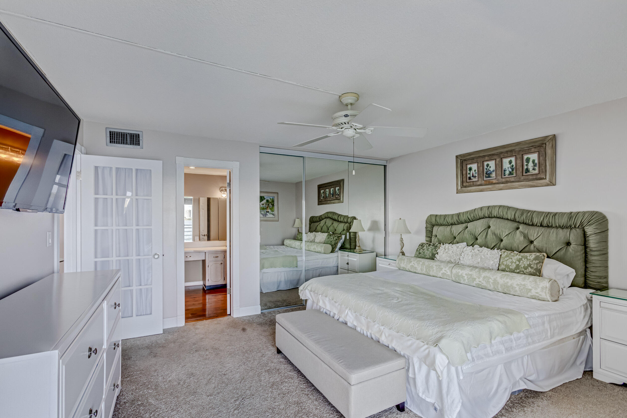 501 Lake Shore Drive Unit: 704