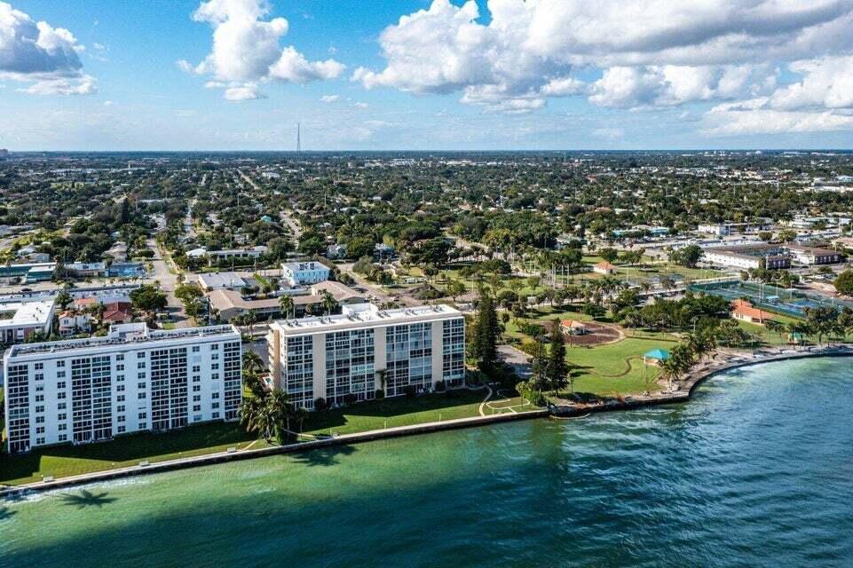 501 Lake Shore Drive Unit: 704