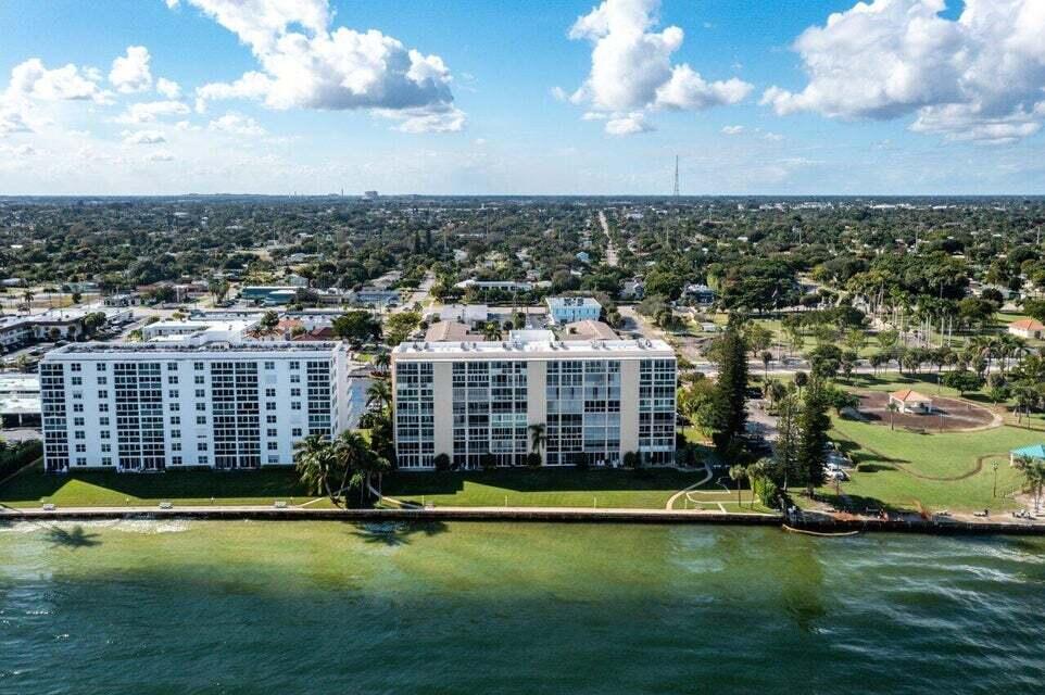 501 Lake Shore Drive Unit: 704