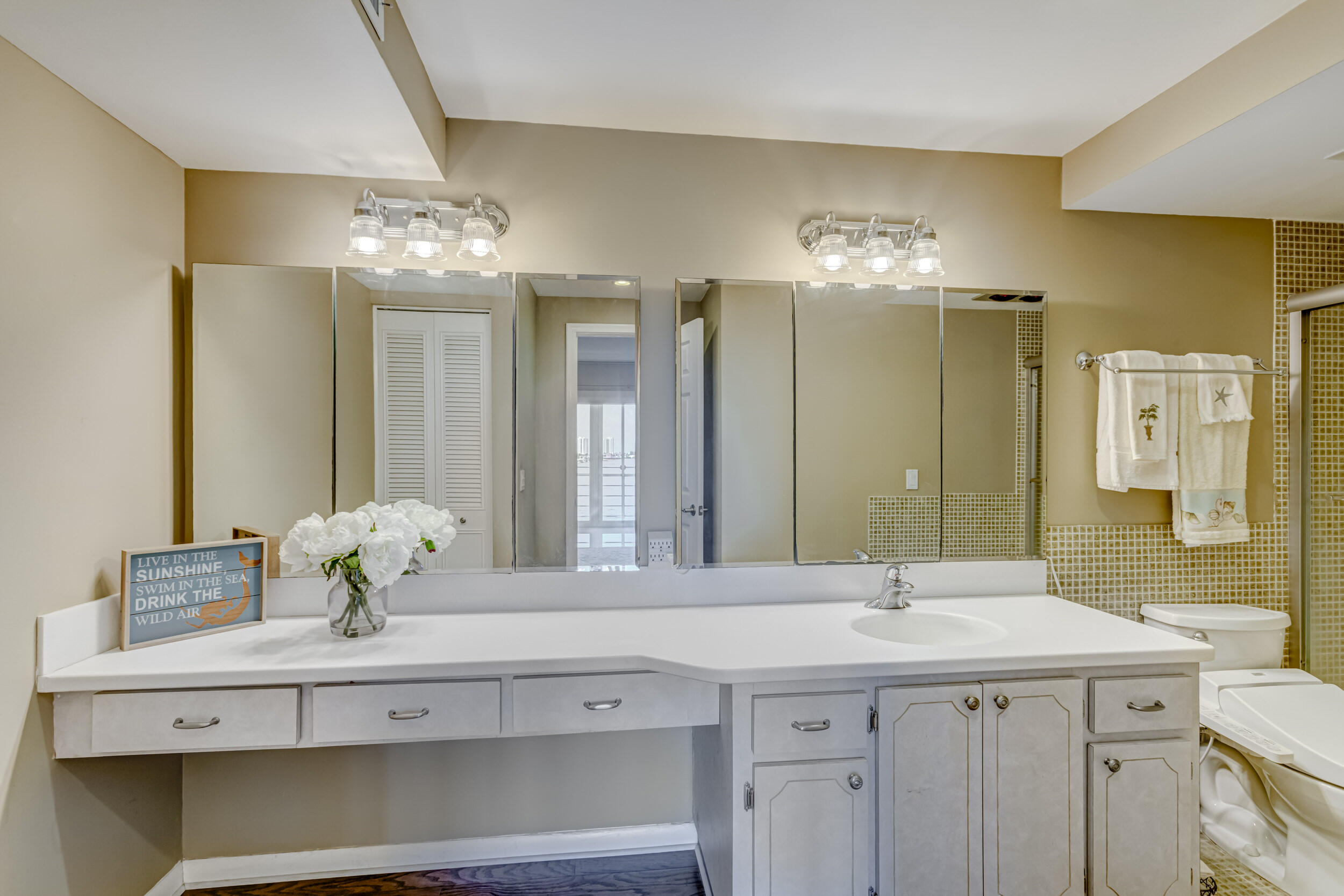 501 Lake Shore Drive Unit: 704