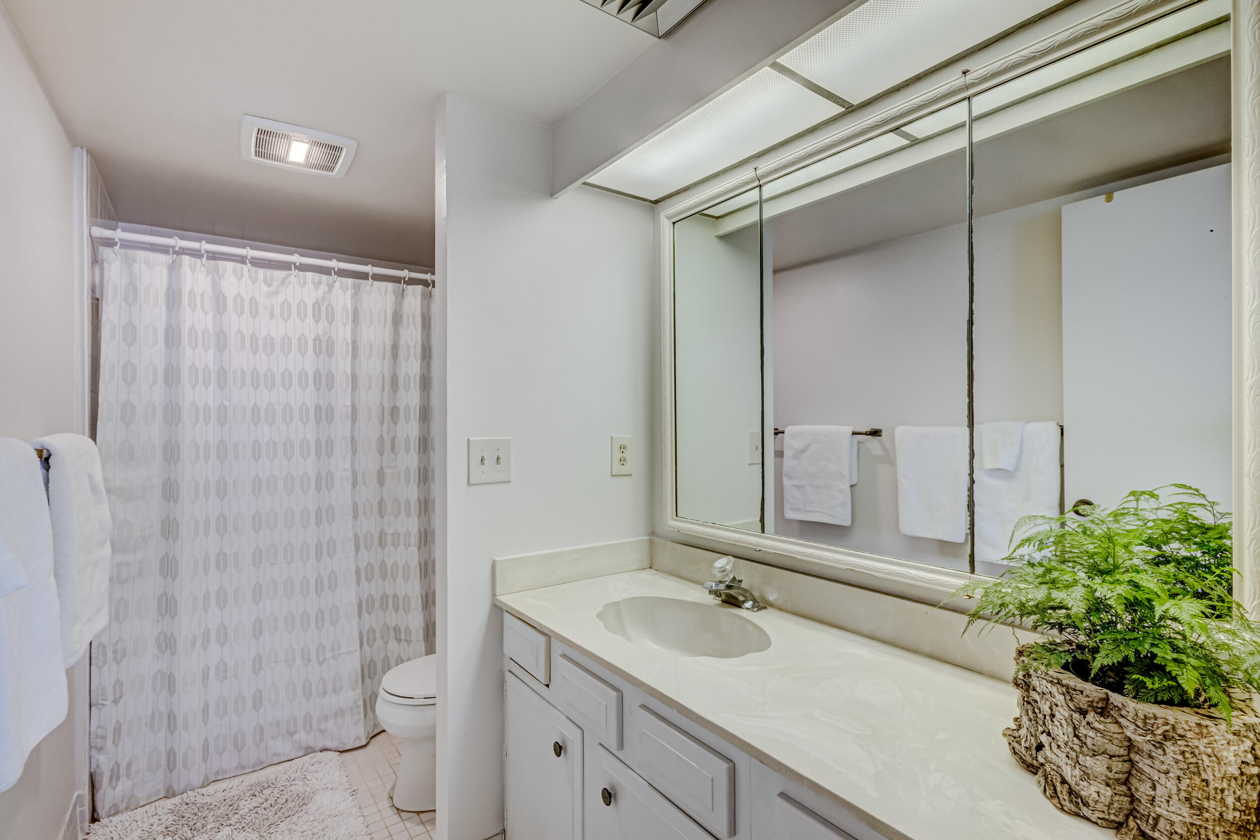 5200 N Flagler Drive Unit: 2304