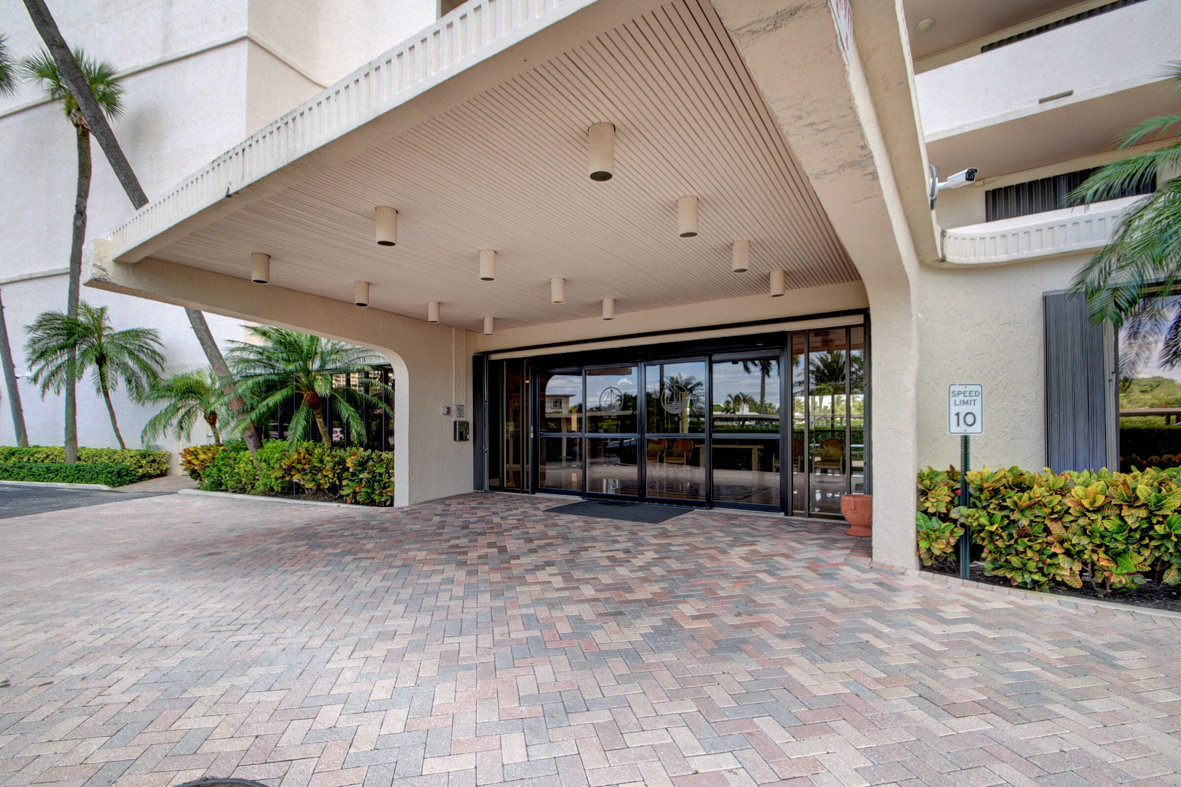 5200 N Flagler Drive Unit: 2304