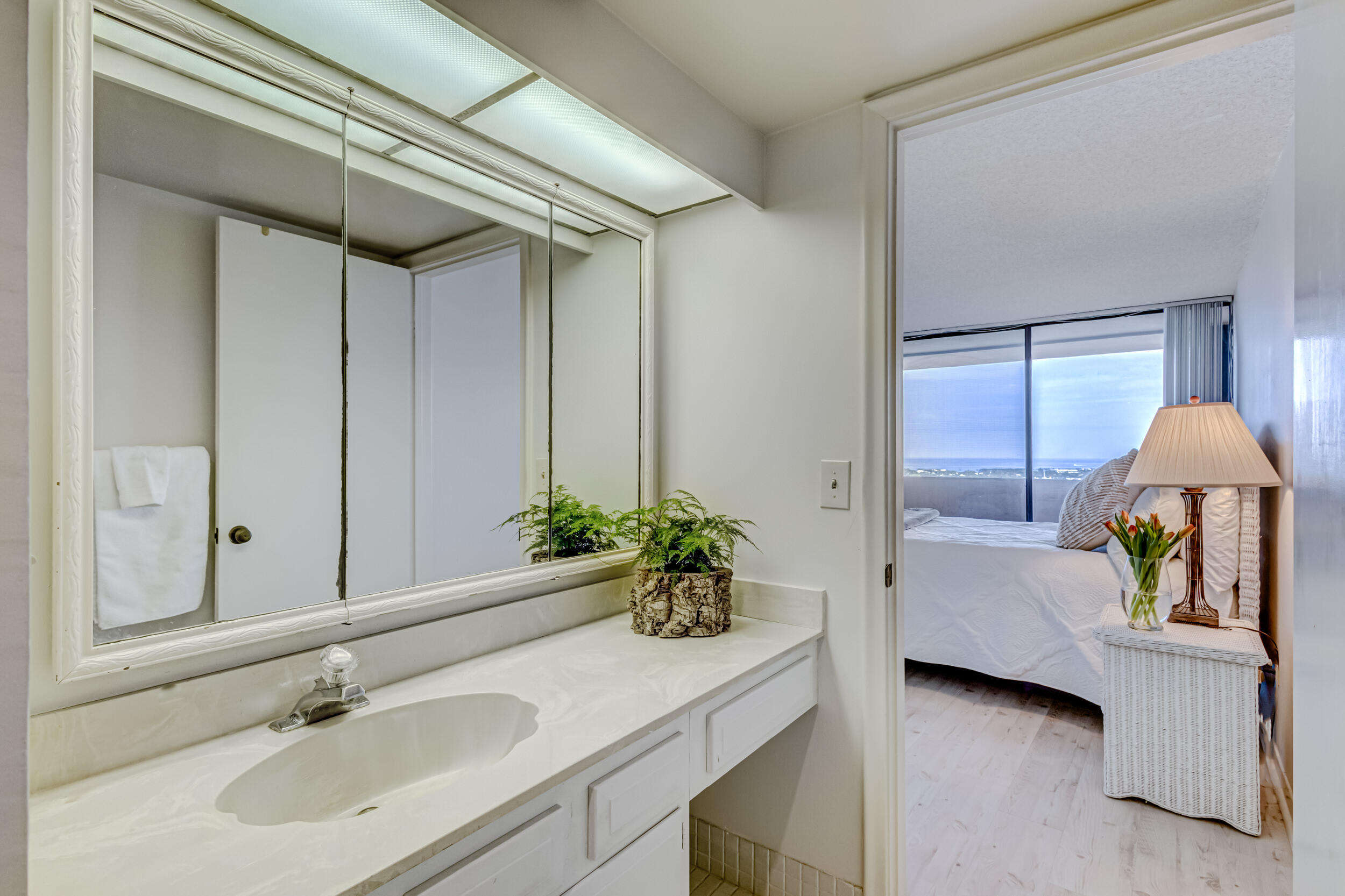 5200 N Flagler Drive Unit: 2304