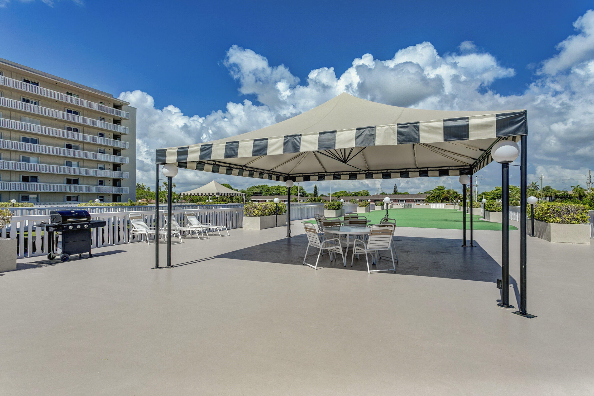 801 Lake Shore Drive 206