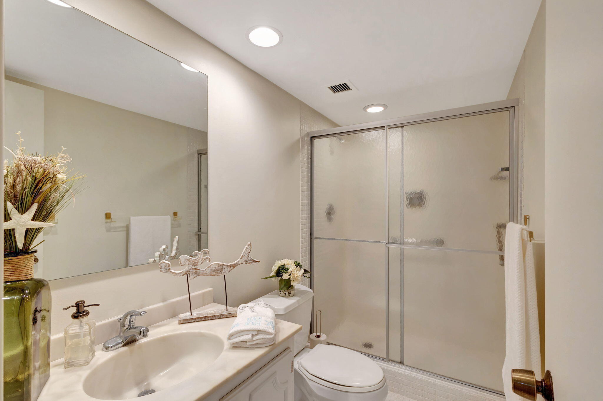 801 Lake Shore Drive 206