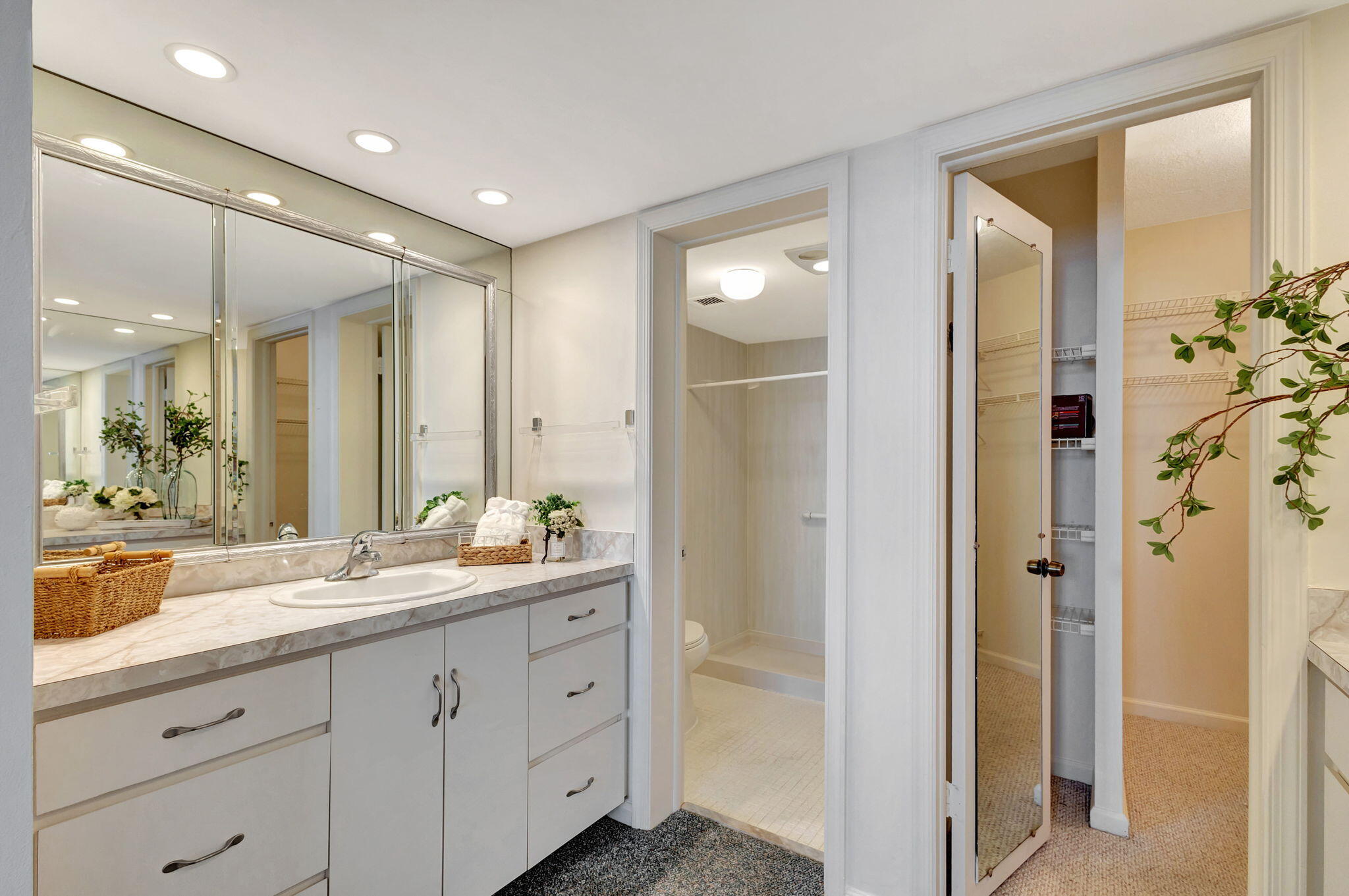 801 Lake Shore Drive 206