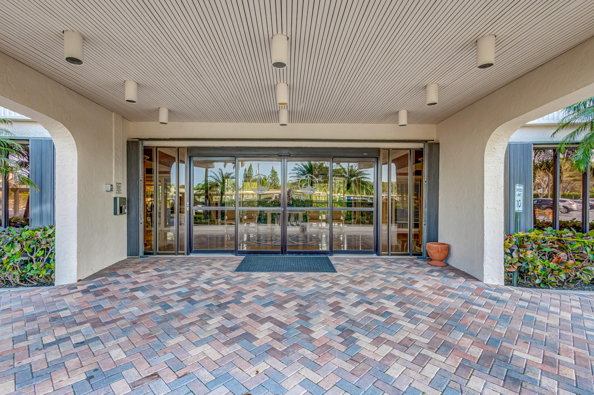 5200 N Flagler 2304 Drive 2304