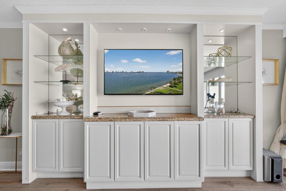 801 Lake Shore Drive 807