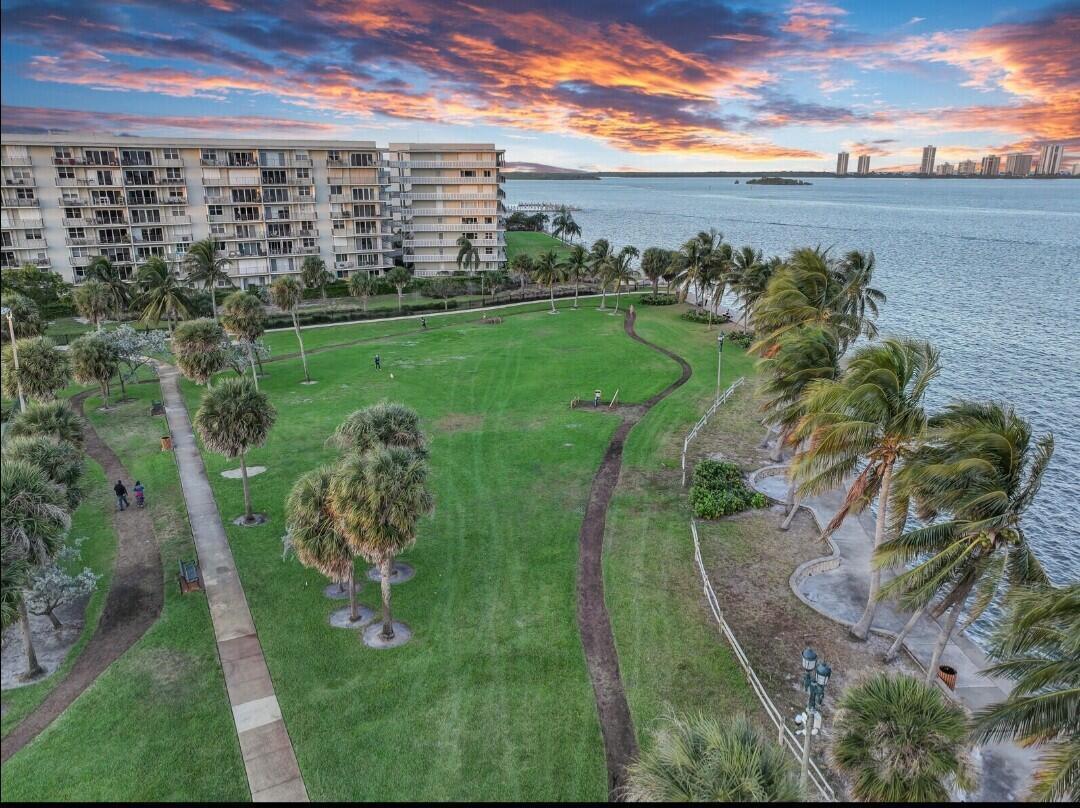 801 Lake Shore Drive 807