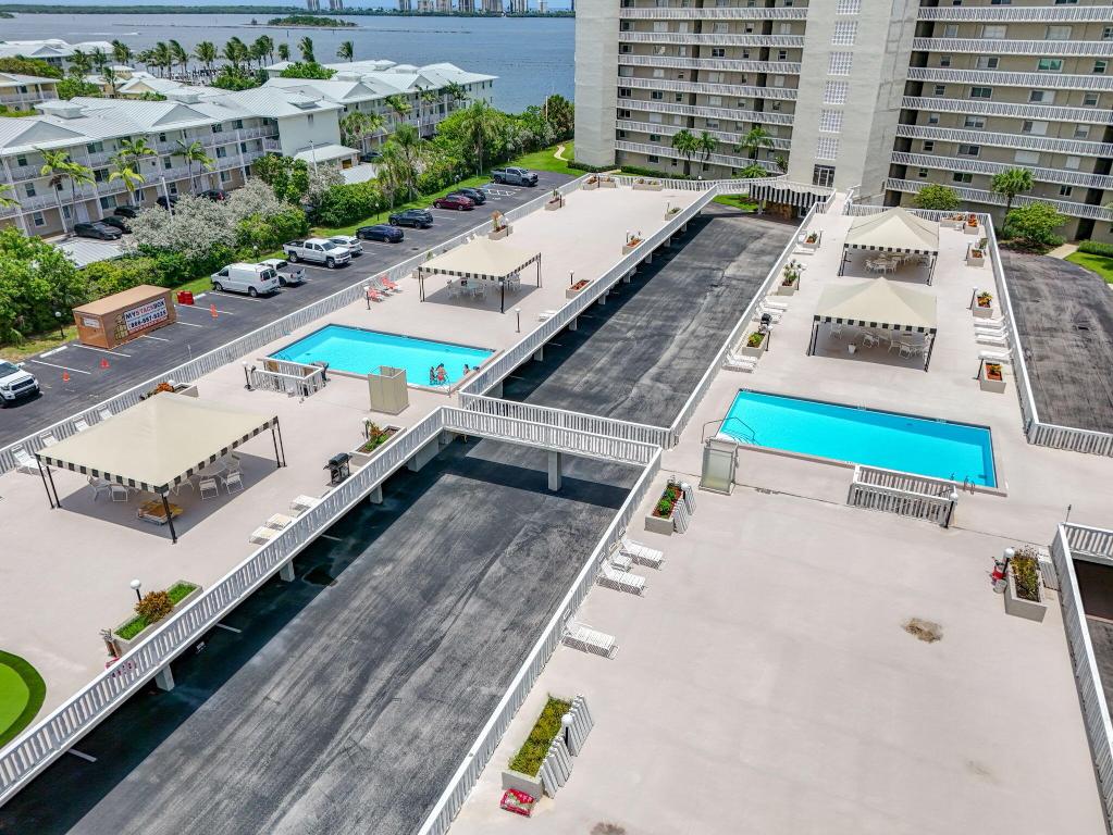 801 Lake Shore Drive 807