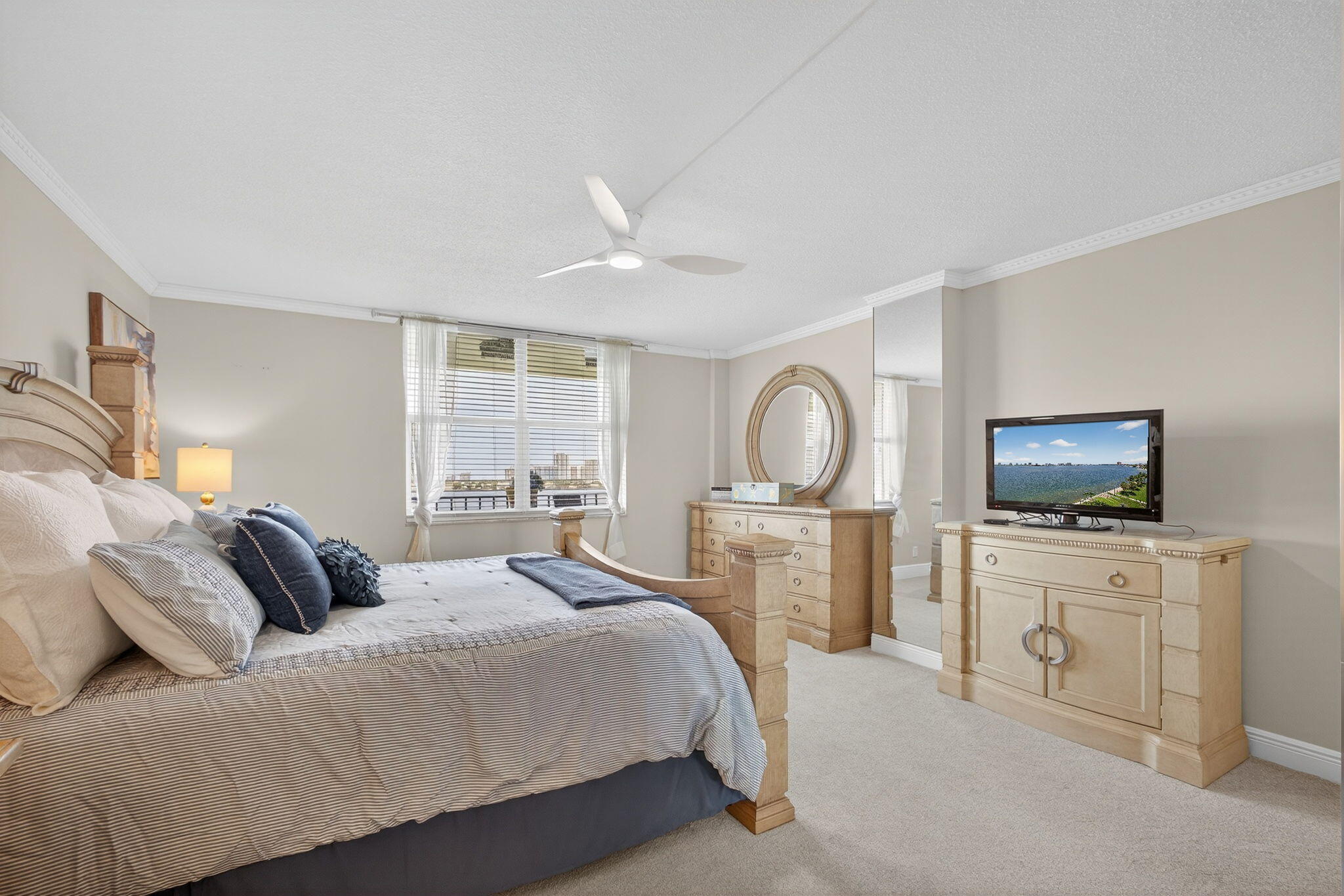 801 Lake Shore Drive 807