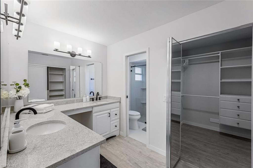 486 Landmark ST