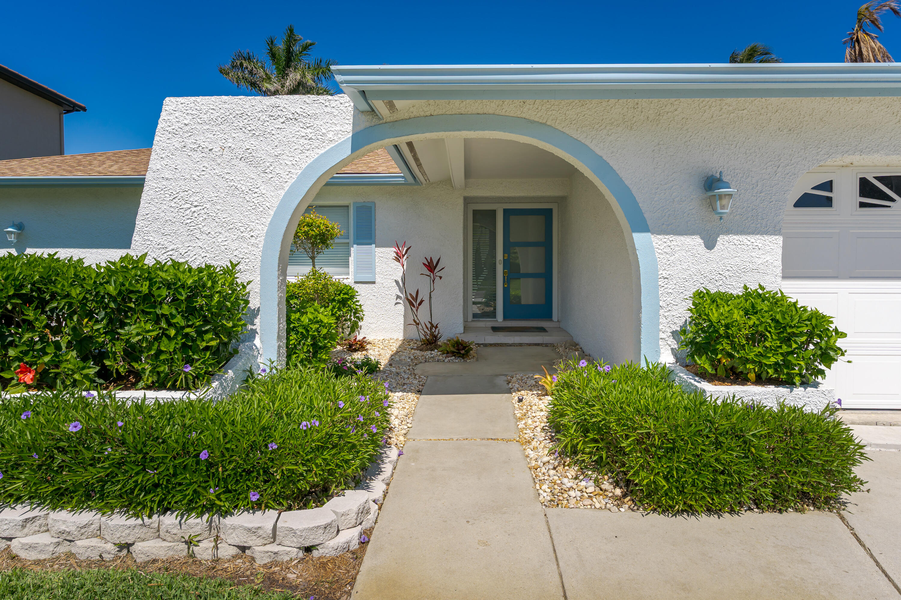 1064 FIELDSTONE DRIVE