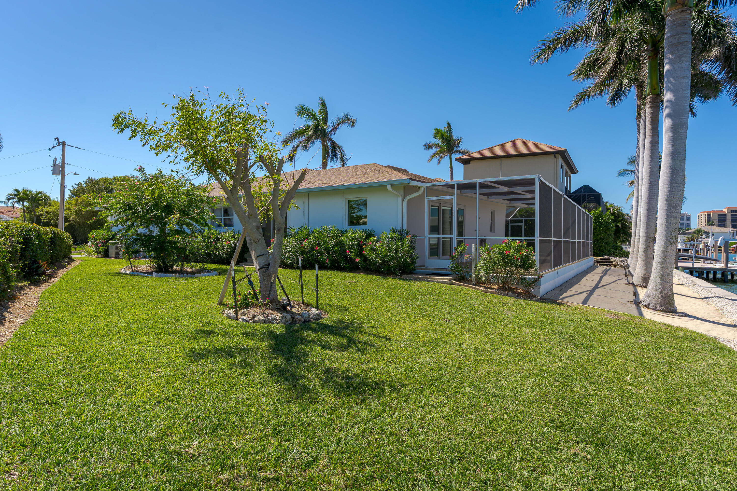 1064 FIELDSTONE DRIVE