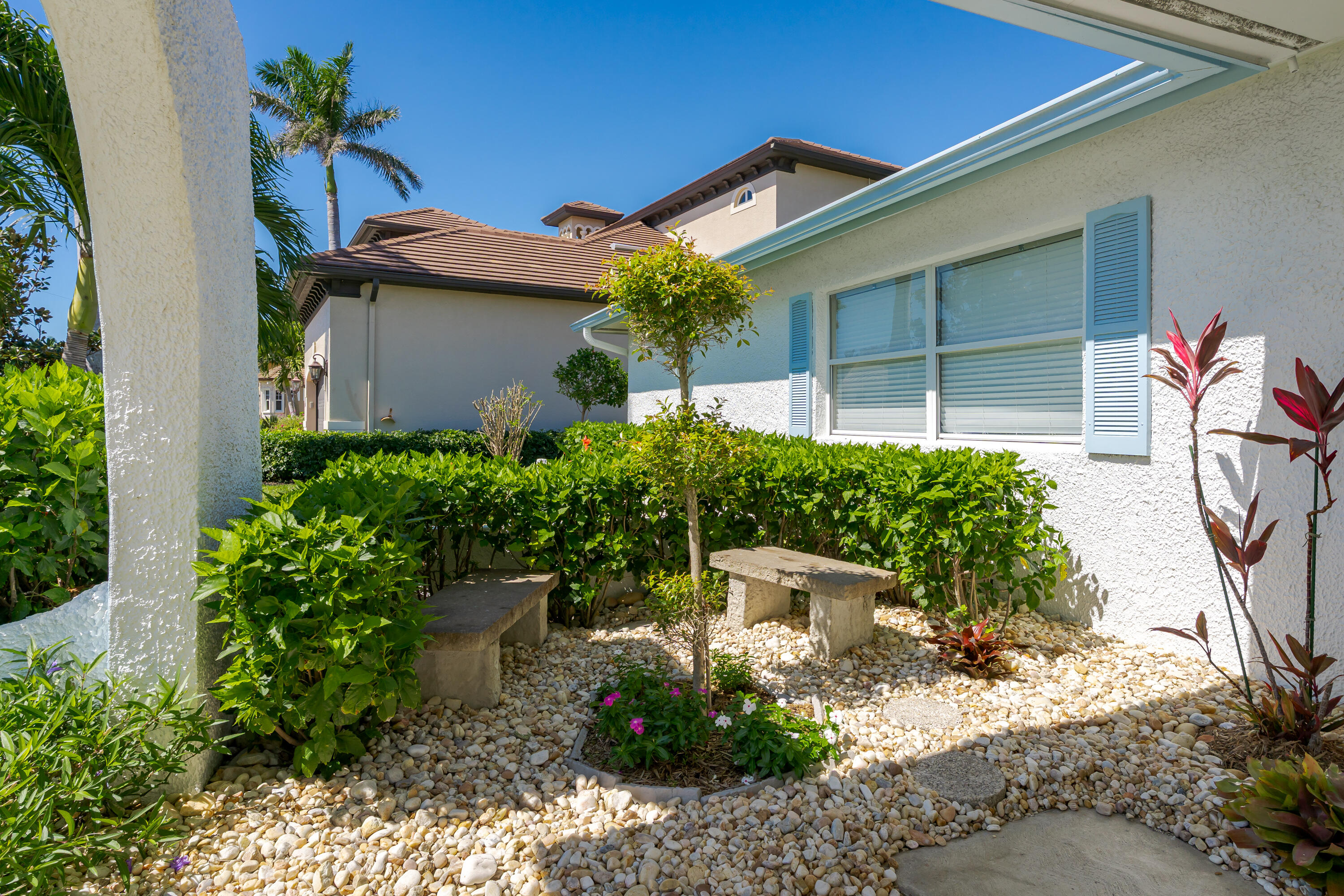 1064 FIELDSTONE DRIVE