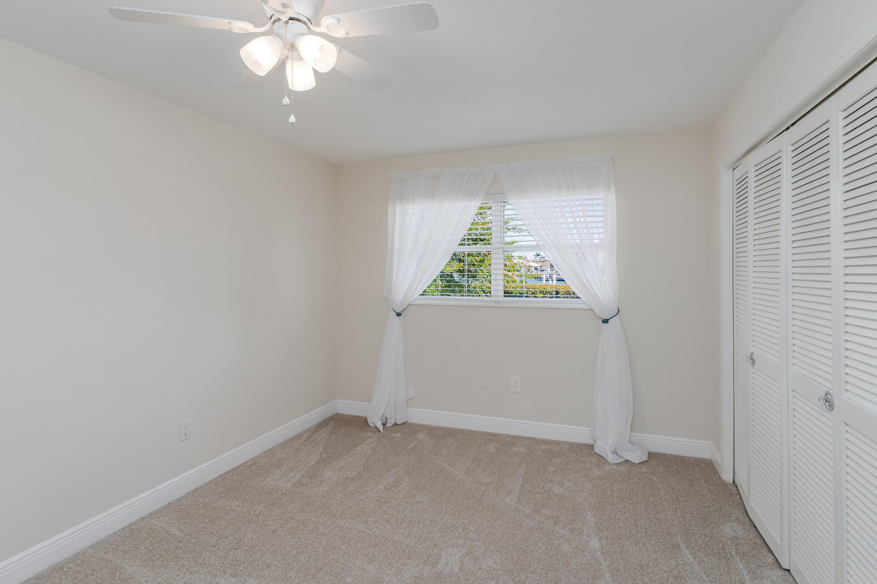 1064 FIELDSTONE DRIVE