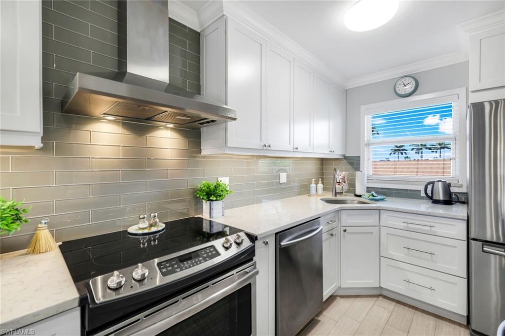 1208 Edington PL E204