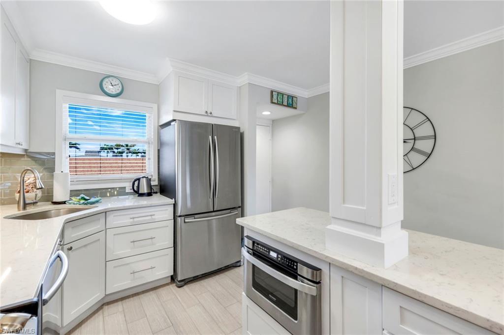 1208 Edington PL E204