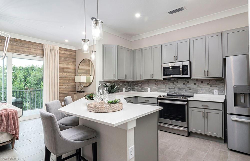 286 Indies DR E # 202 Unit: 101,102,201,202