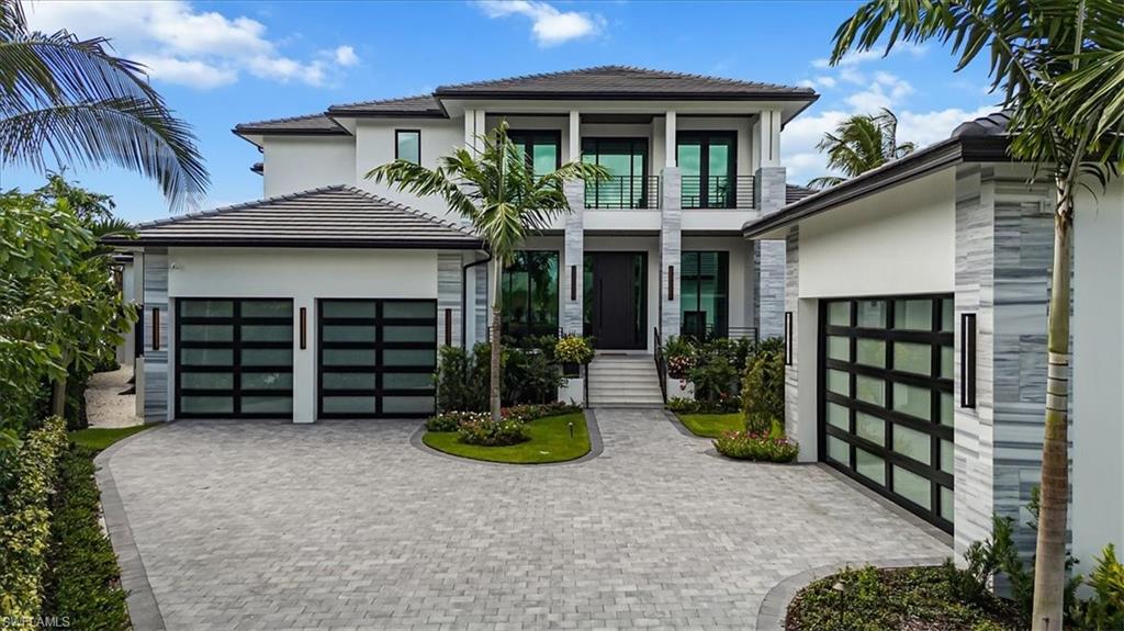 1640 Dolphin CT