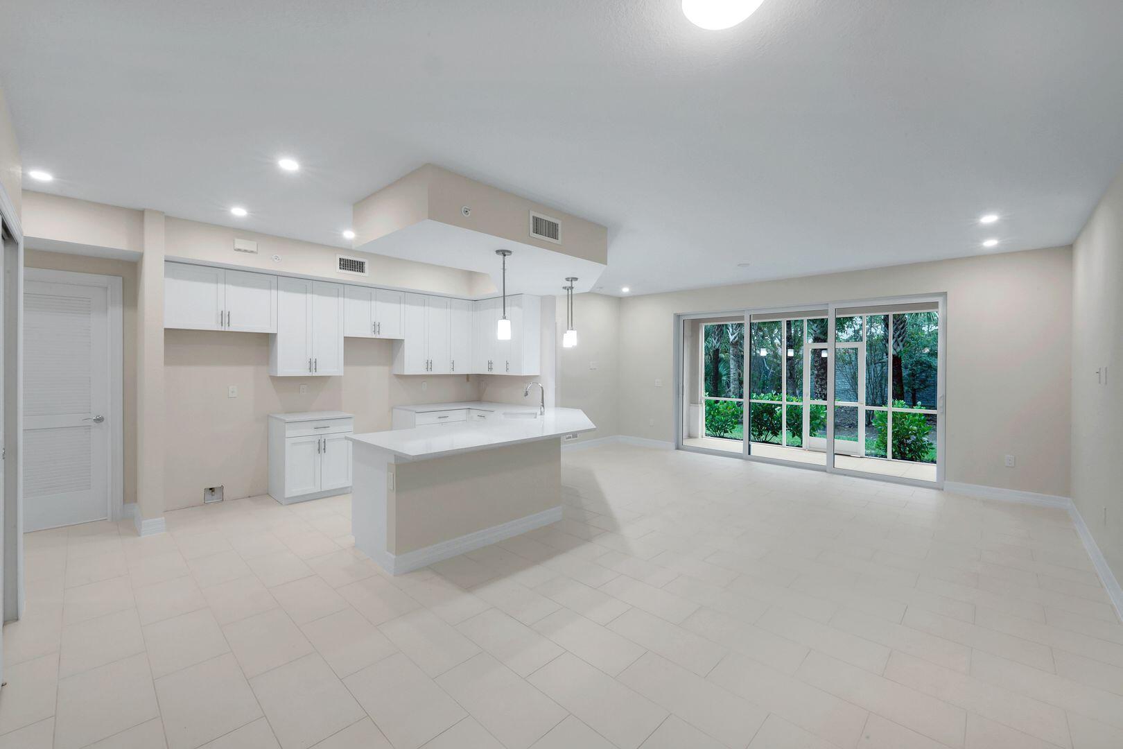 280 INDIES DRIVE E