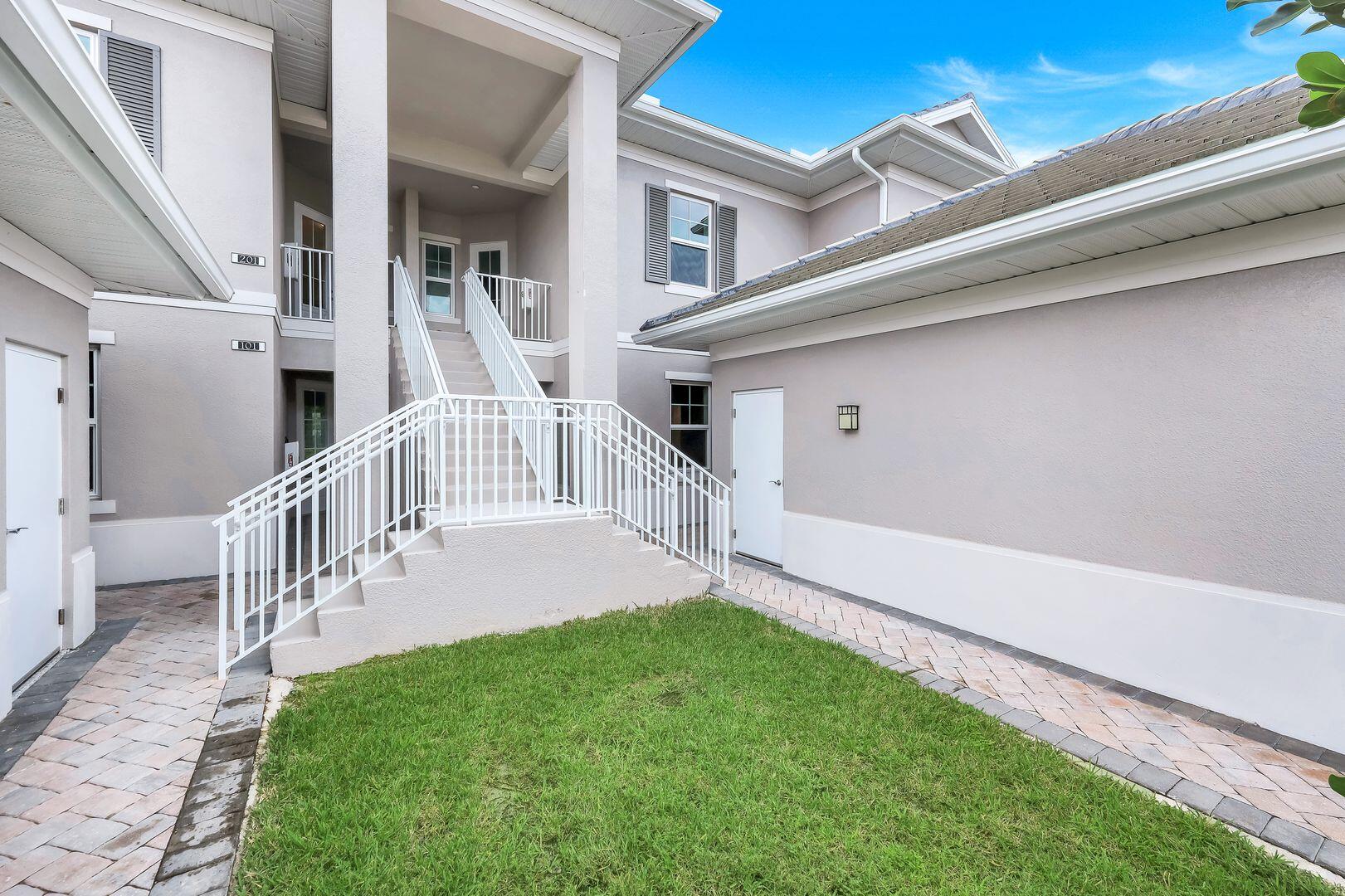 280 INDIES DRIVE E