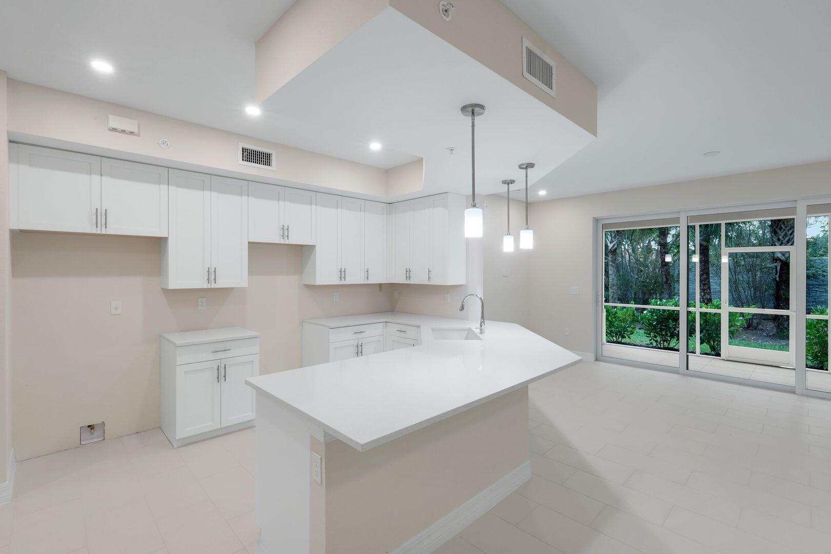 280 INDIES DRIVE E