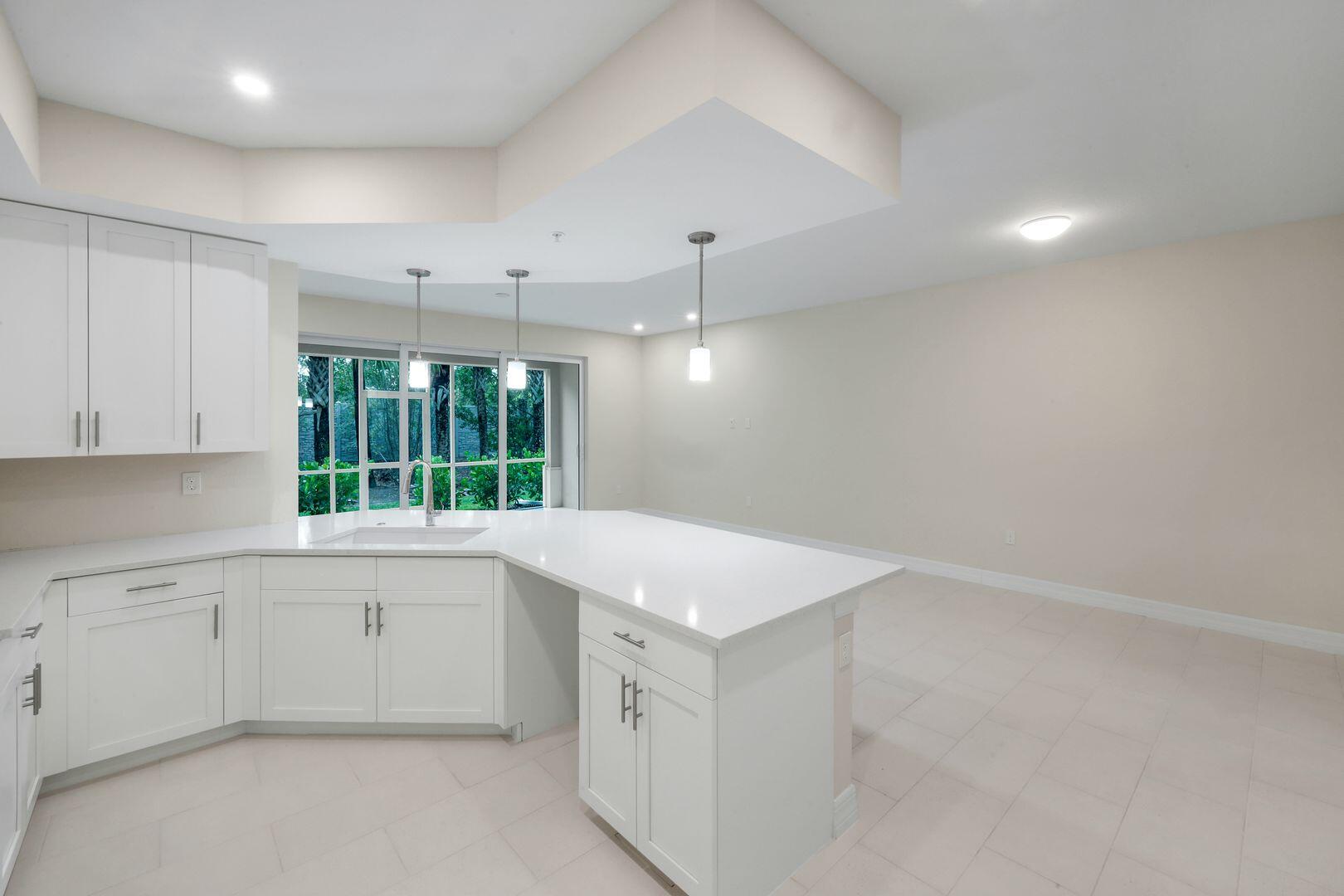 280 INDIES DRIVE E